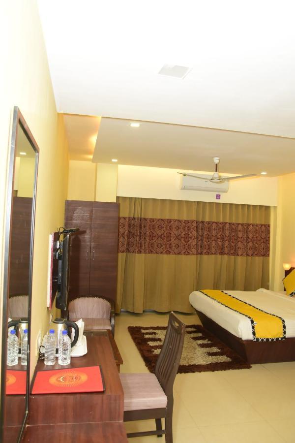 Hotel Shiv International Bhachau Dış mekan fotoğraf