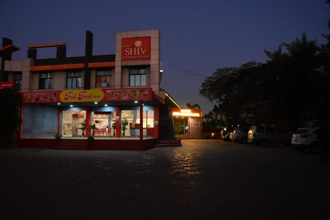 Hotel Shiv International Bhachau Dış mekan fotoğraf